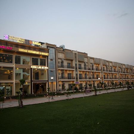 Anandam Clarks Inn Suites Vrindāvan Exterior foto