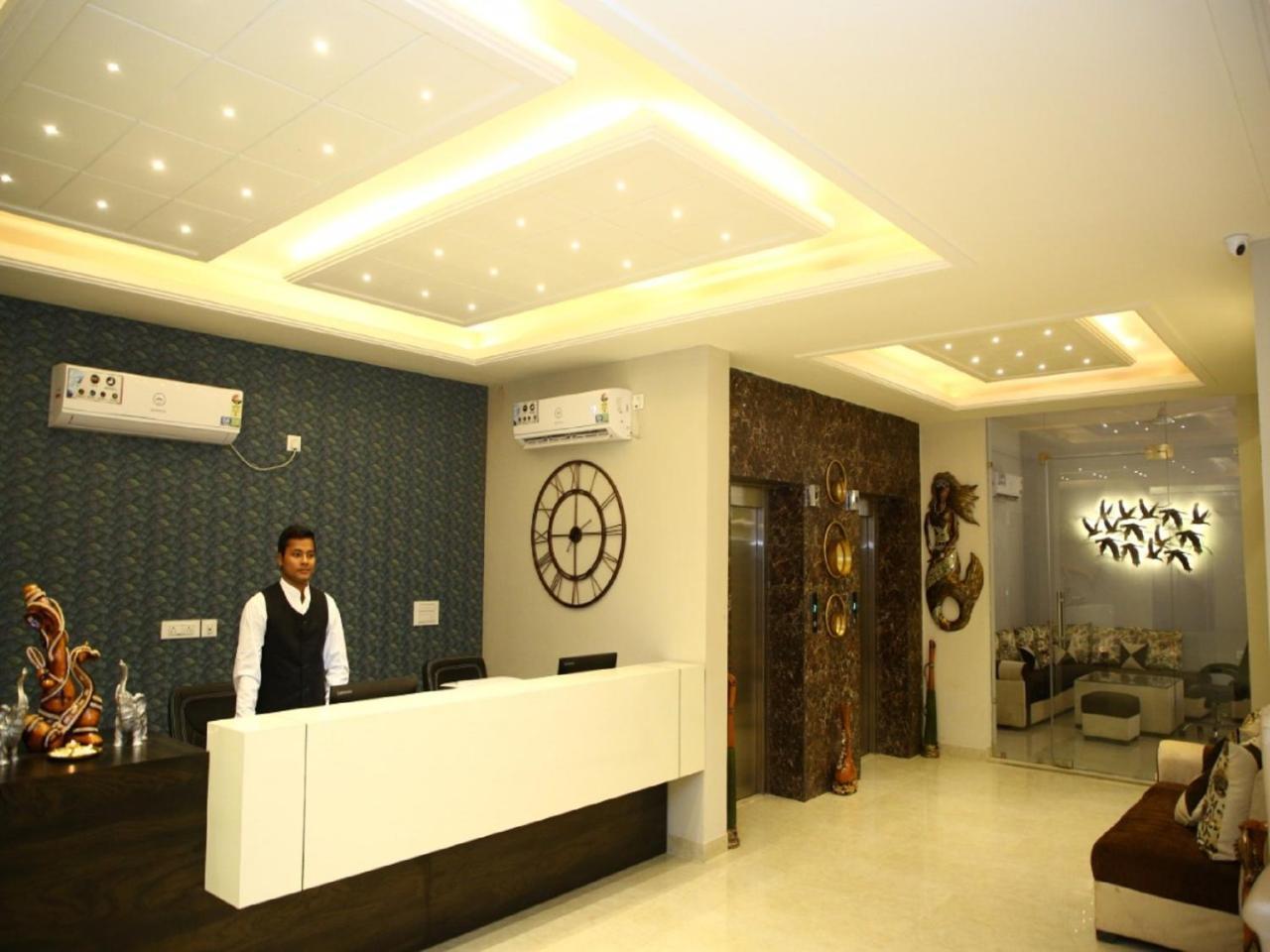 Anandam Clarks Inn Suites Vrindāvan Exterior foto
