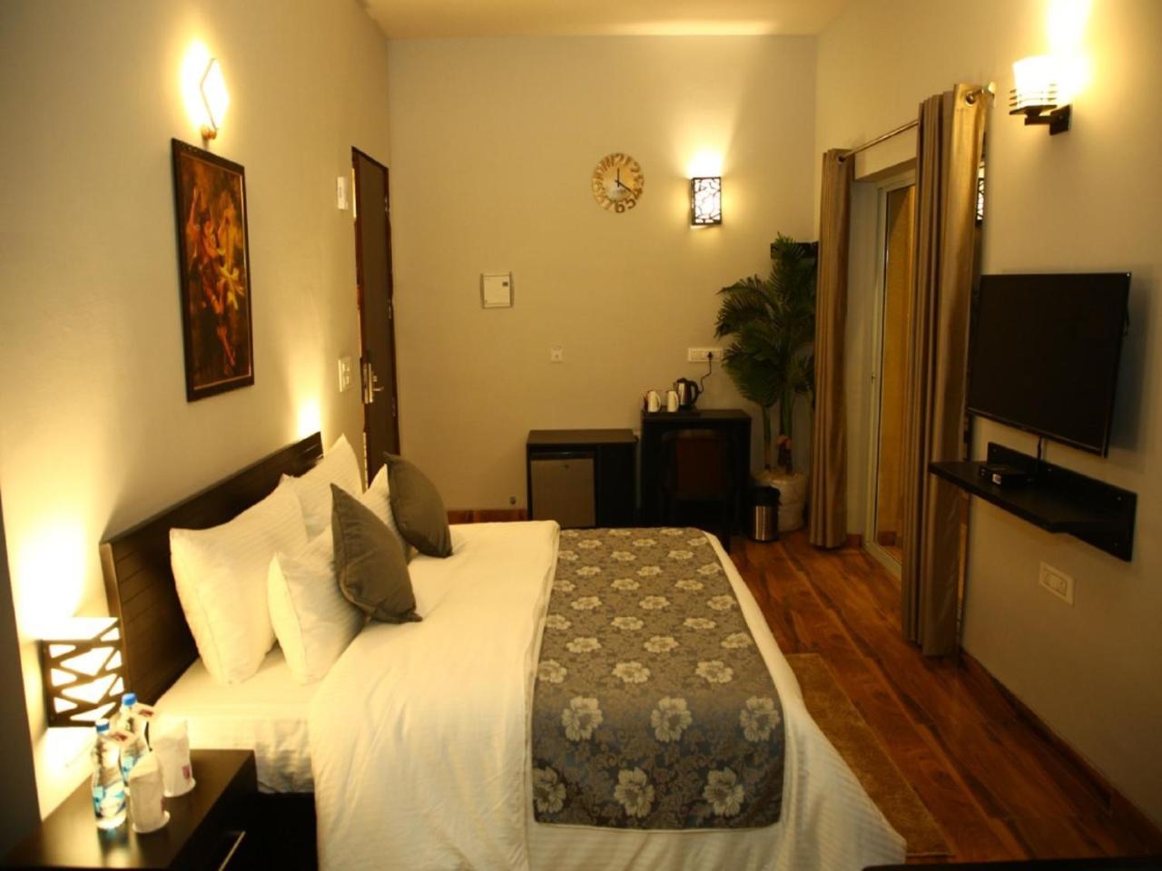 Anandam Clarks Inn Suites Vrindāvan Exterior foto