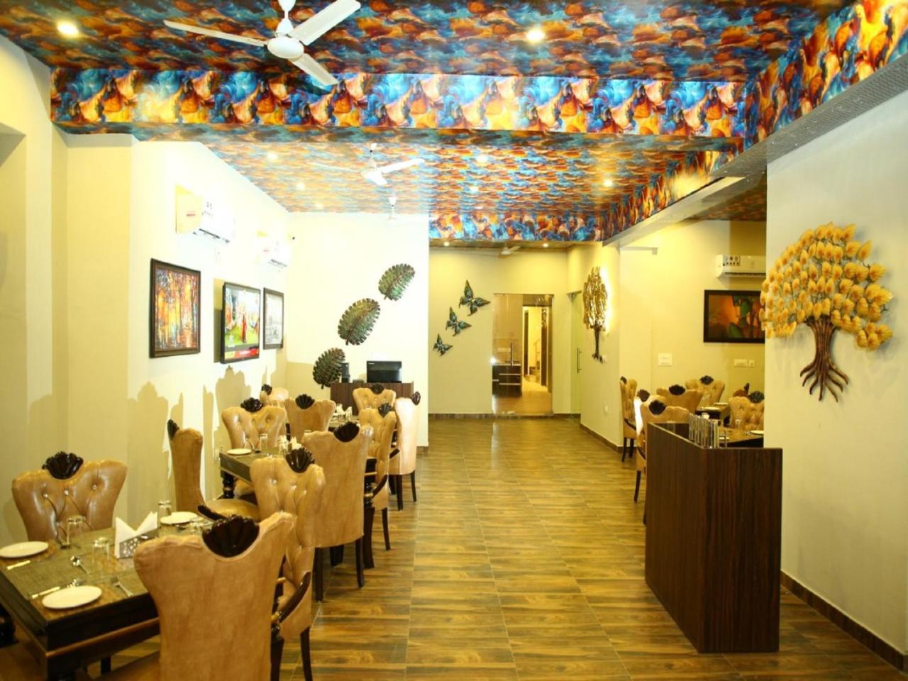 Anandam Clarks Inn Suites Vrindāvan Exterior foto