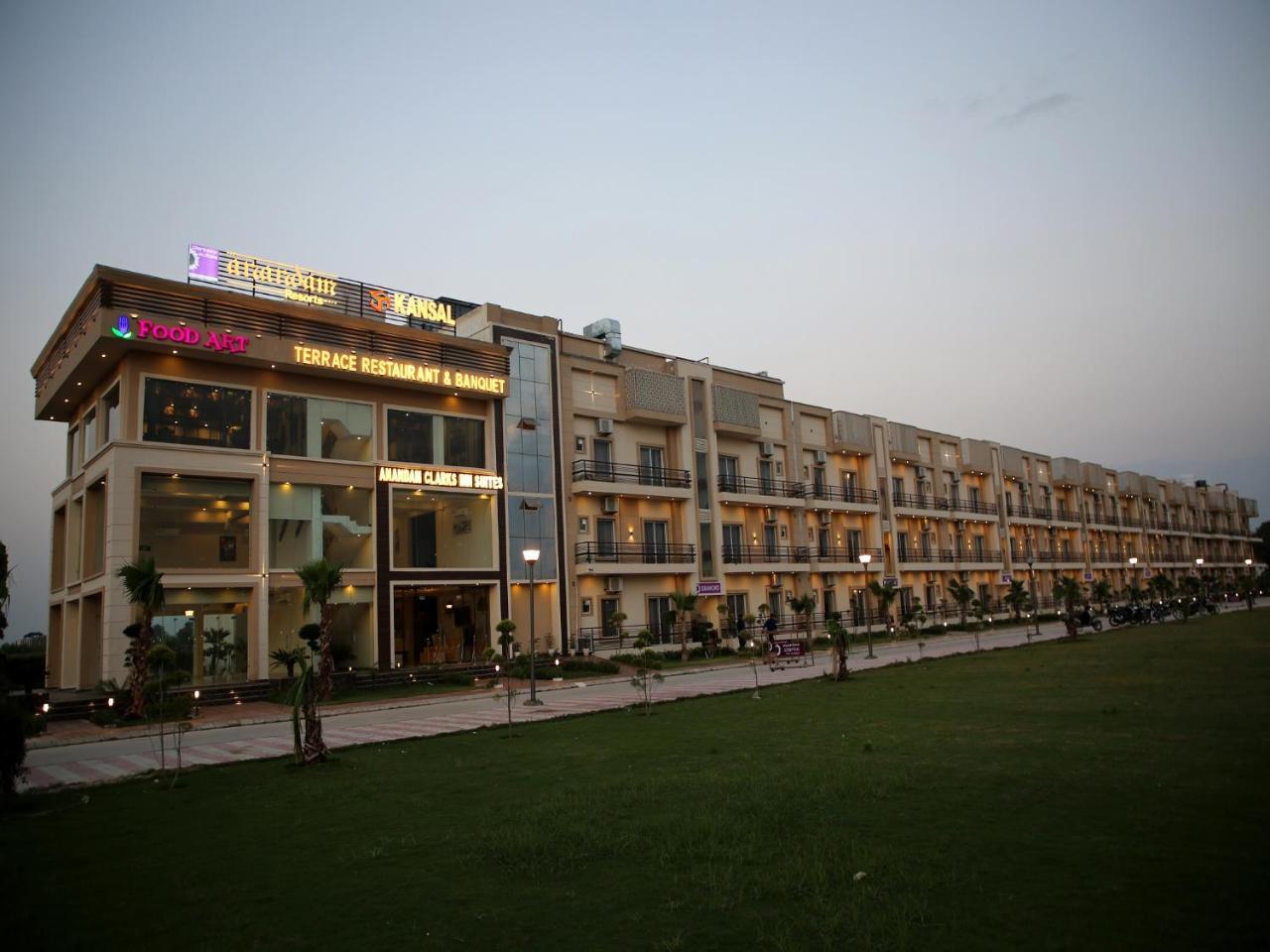 Anandam Clarks Inn Suites Vrindāvan Exterior foto