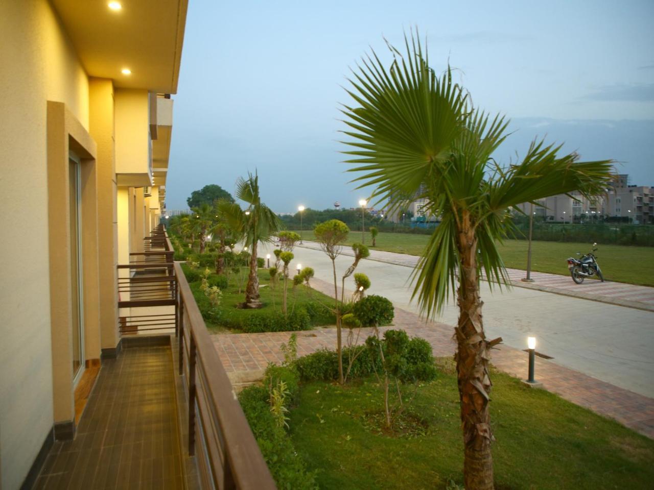 Anandam Clarks Inn Suites Vrindāvan Exterior foto