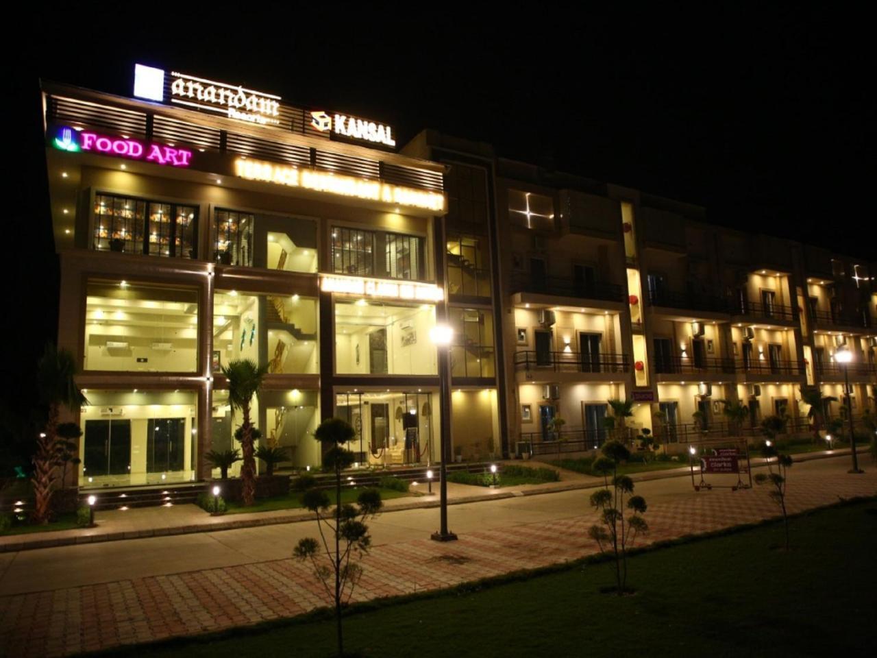 Anandam Clarks Inn Suites Vrindāvan Exterior foto