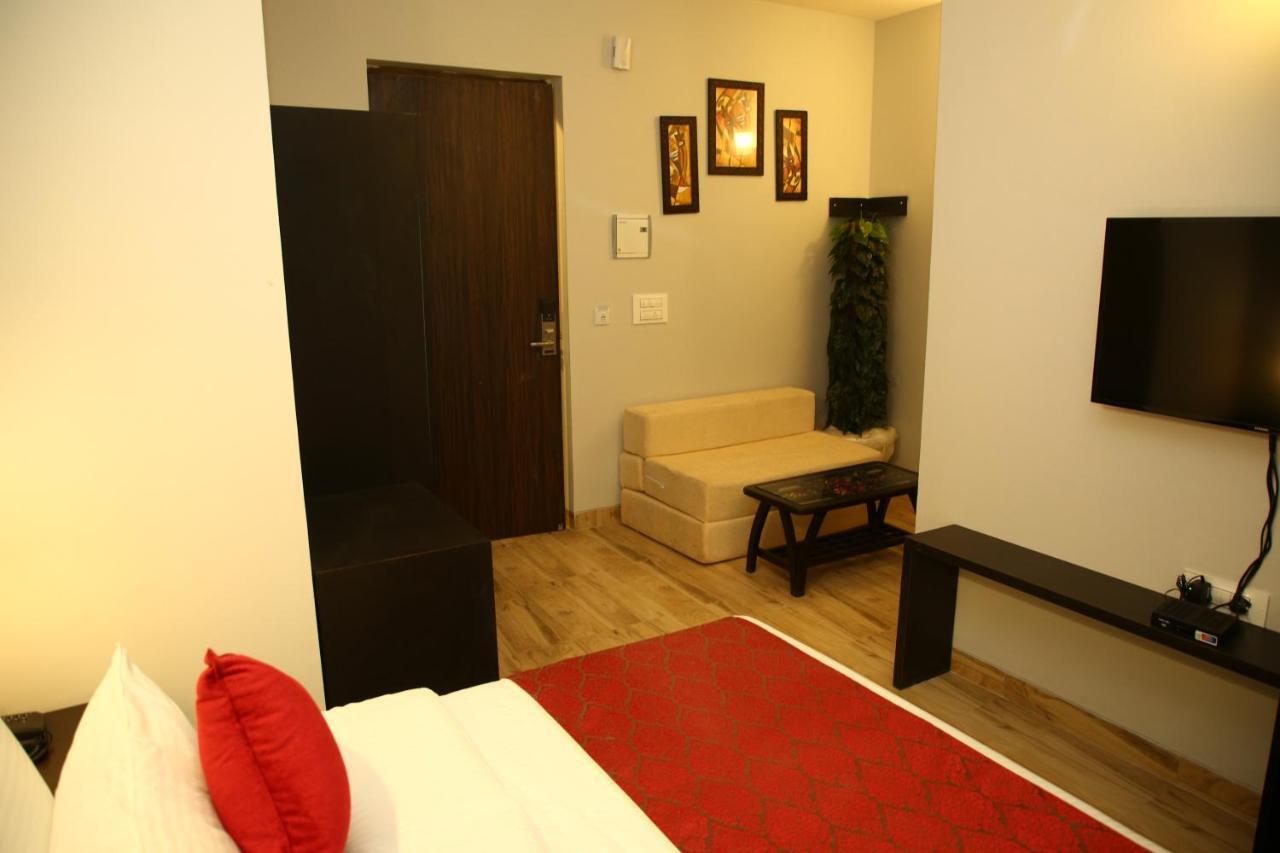 Anandam Clarks Inn Suites Vrindāvan Exterior foto