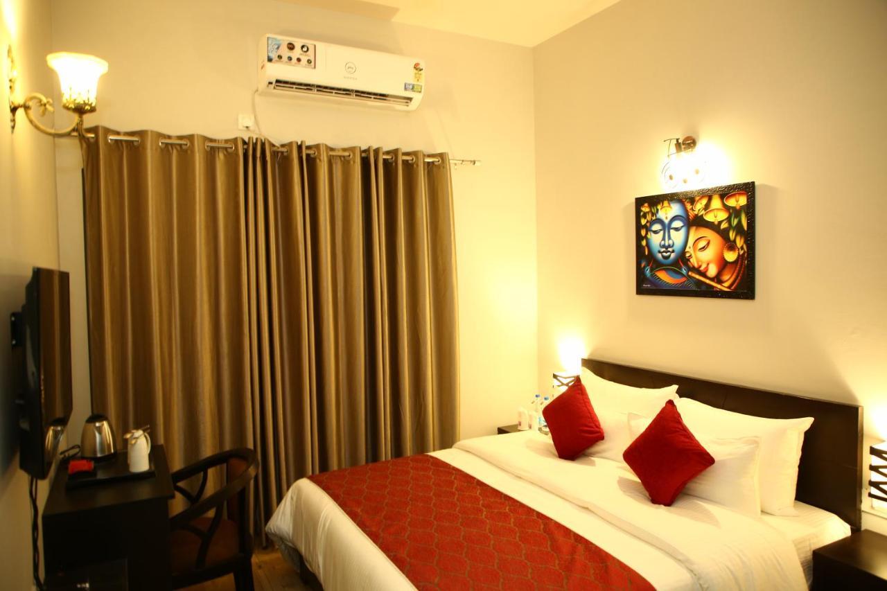 Anandam Clarks Inn Suites Vrindāvan Exterior foto