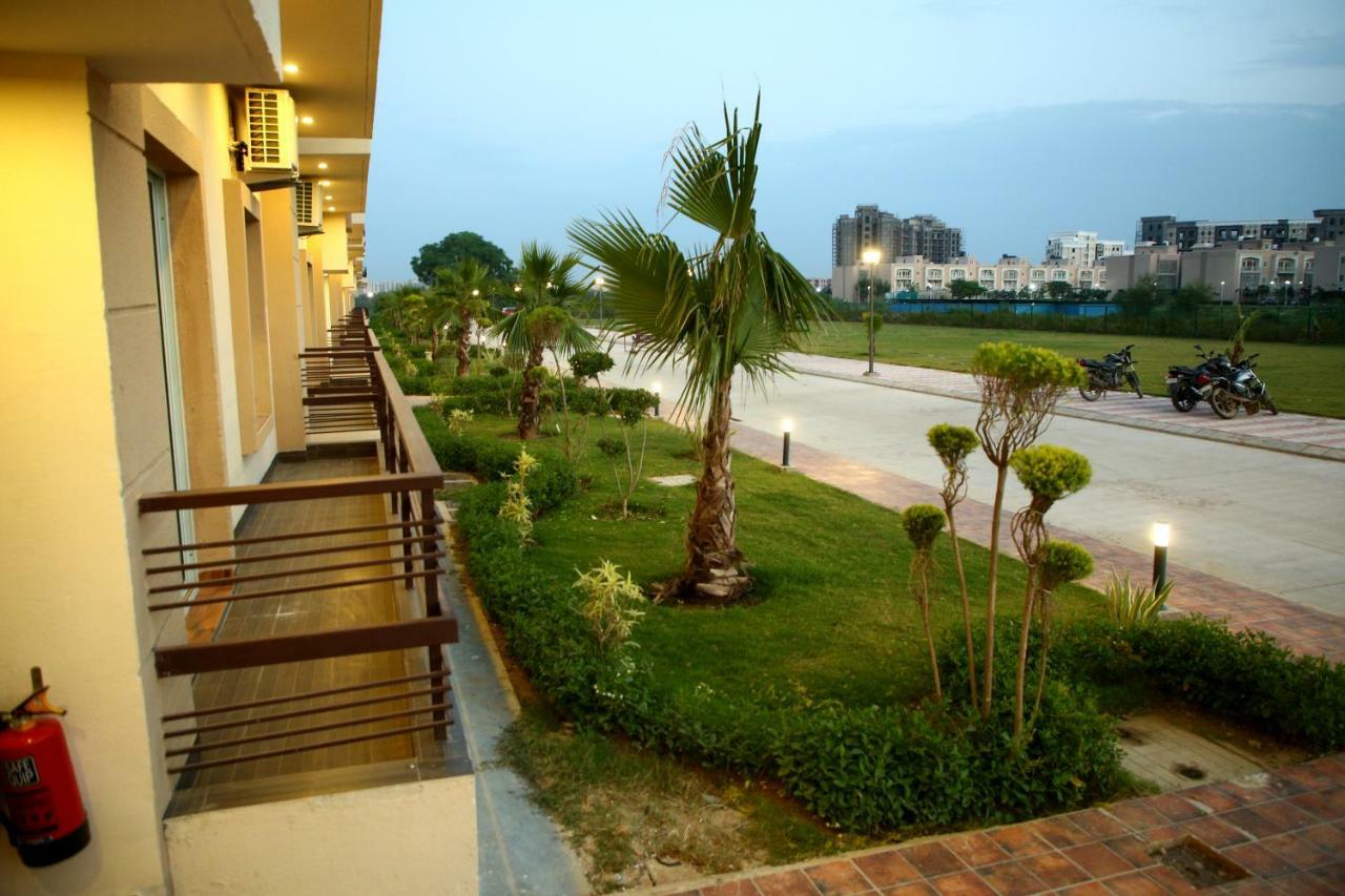 Anandam Clarks Inn Suites Vrindāvan Exterior foto