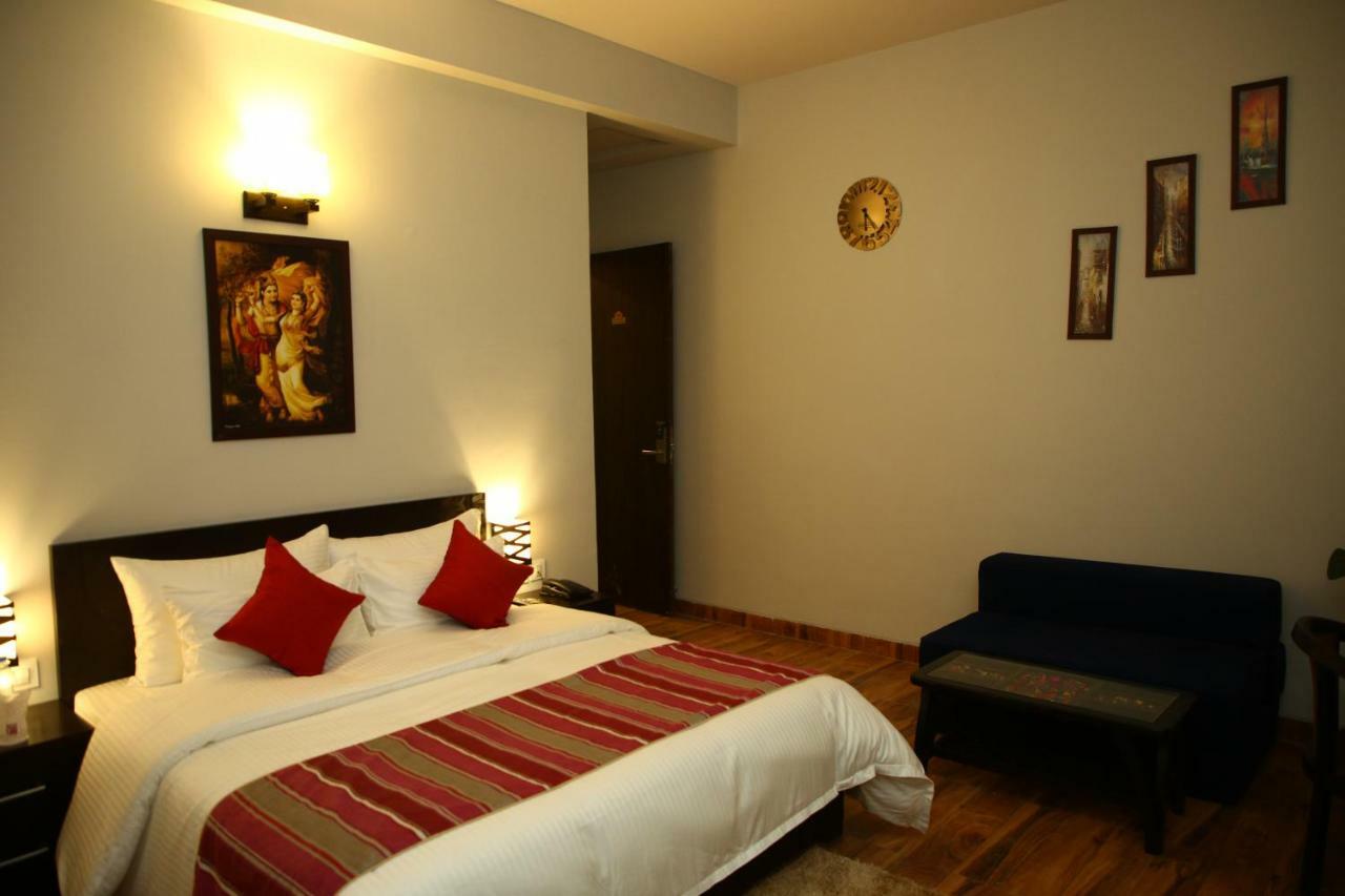 Anandam Clarks Inn Suites Vrindāvan Exterior foto