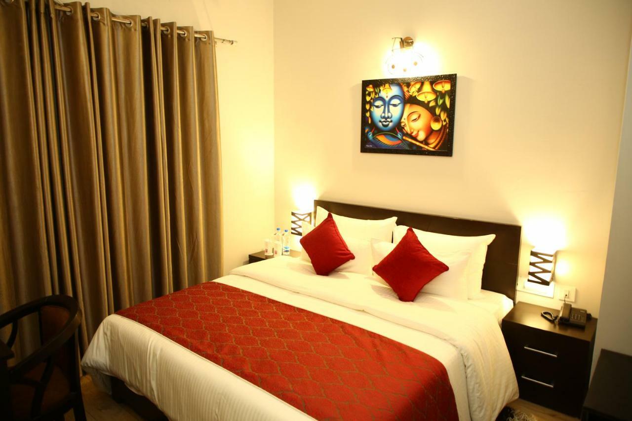 Anandam Clarks Inn Suites Vrindāvan Exterior foto