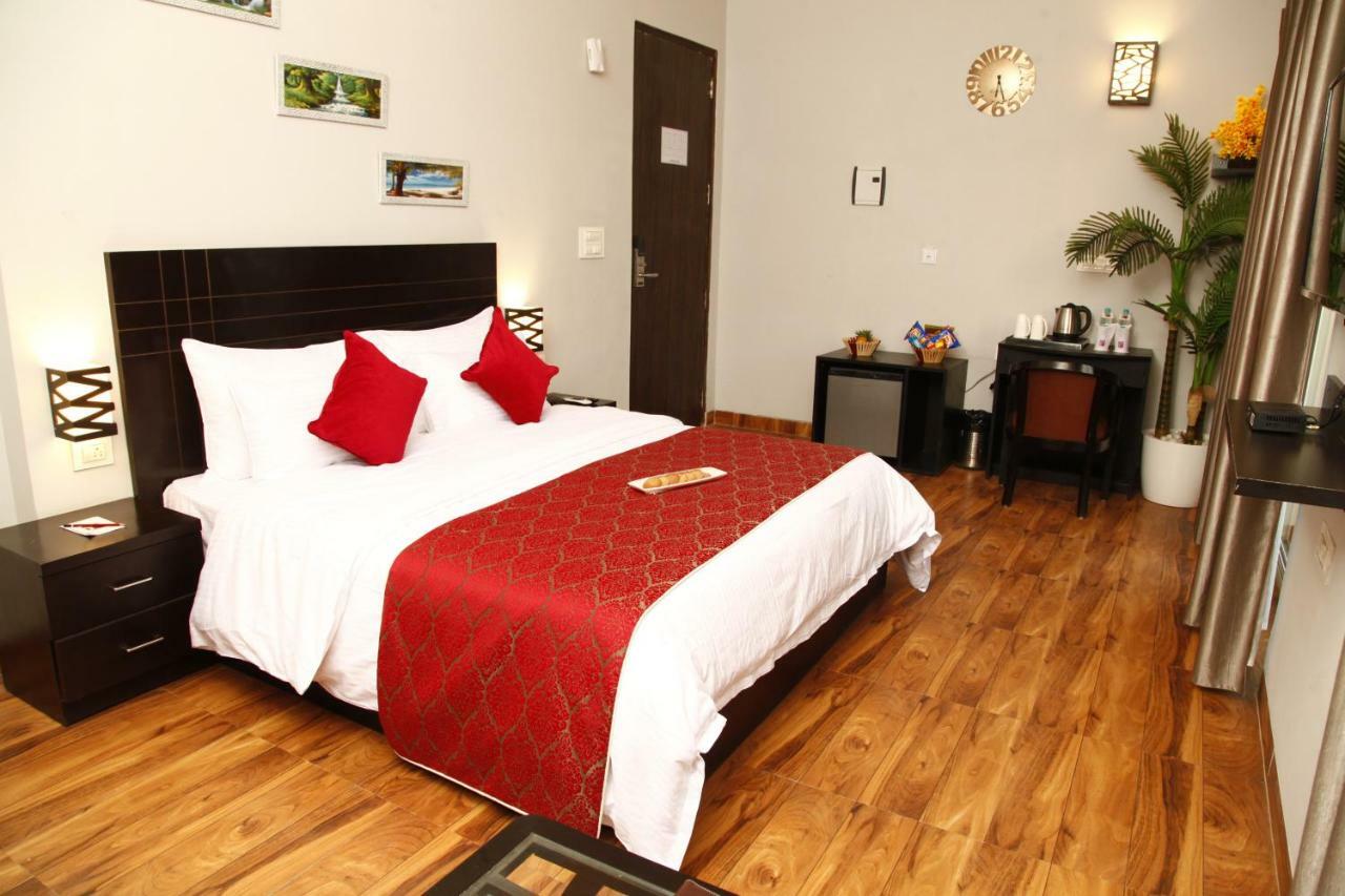Anandam Clarks Inn Suites Vrindāvan Exterior foto