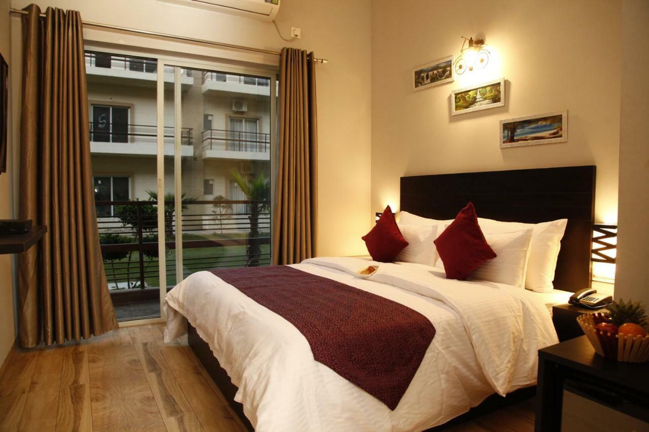 Anandam Clarks Inn Suites Vrindāvan Exterior foto