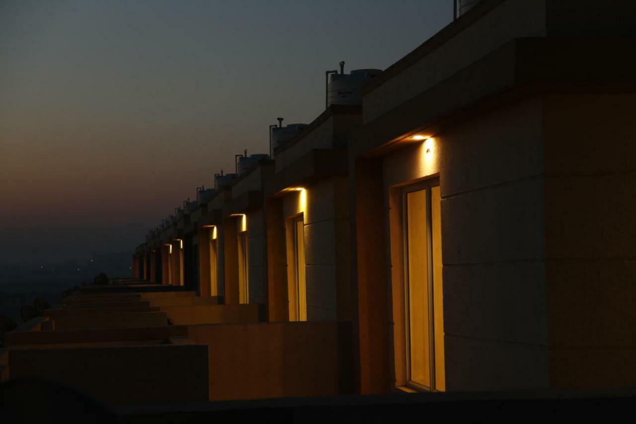 Anandam Clarks Inn Suites Vrindāvan Exterior foto